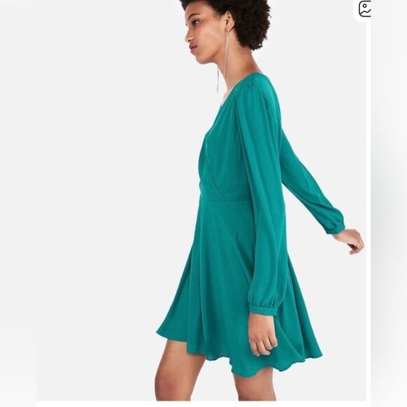 Express emerald green long sleeve flowy wrap top dress size small - Picture 3 of 10